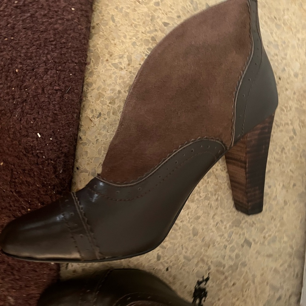 Brown leather & suede boots 1  1-2 size heel